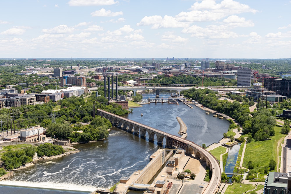 Vue aérienne des bâtiments de la ville pendant la journée