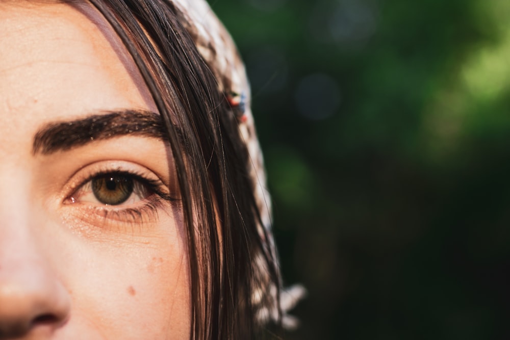 woman with brown eyes and brown hair