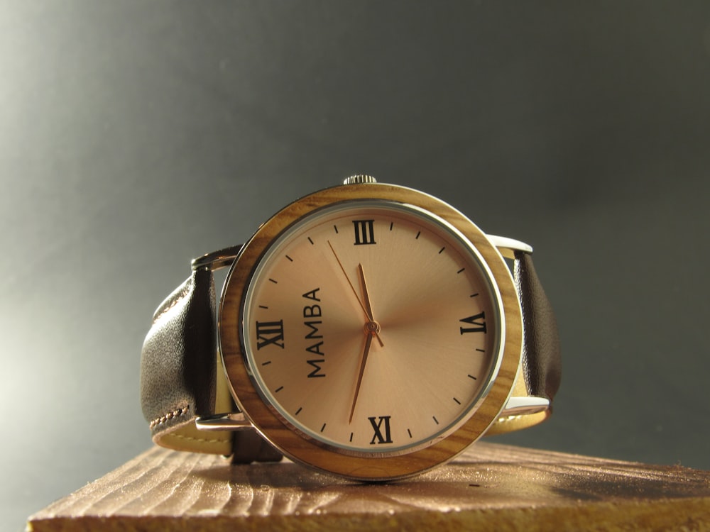 gold analog watch at 10 00