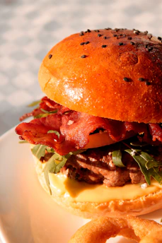 burger with lettuce and tomato