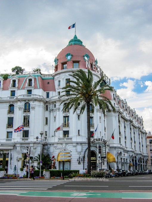 nice hotel: nice travel guide