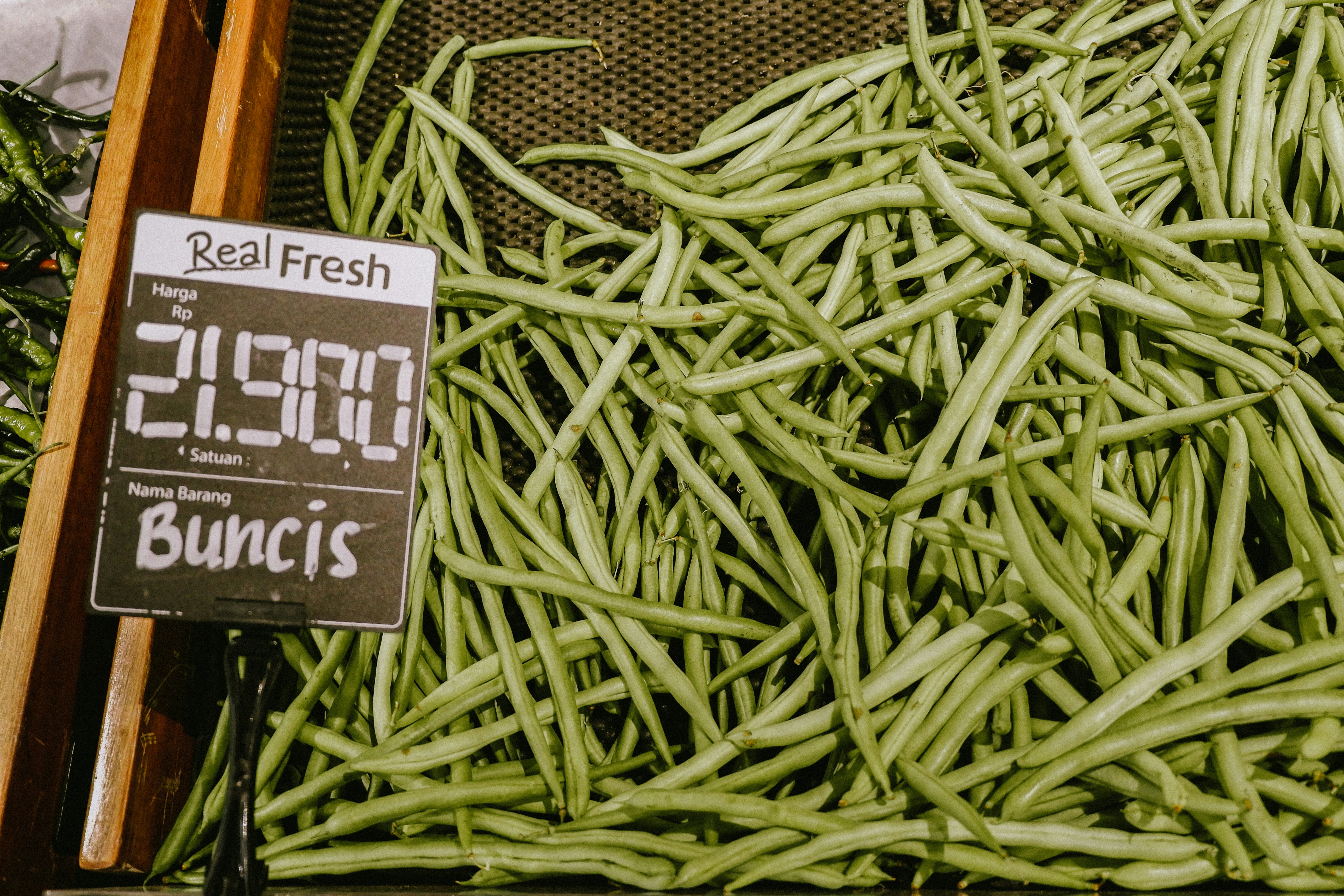 Evercore ISI Group Maintains Outperform on Sprouts Farmers Market, Lowers Price Target to $130