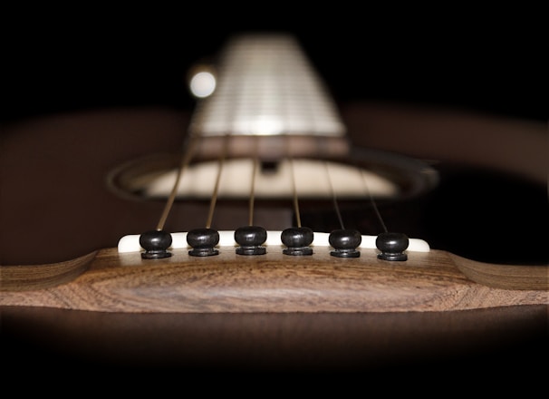 brown acoustic guitar in close up photography