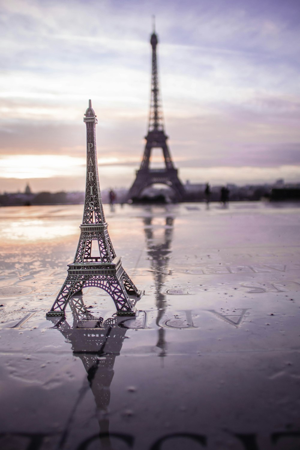 Tour Eiffel Paris au coucher du soleil