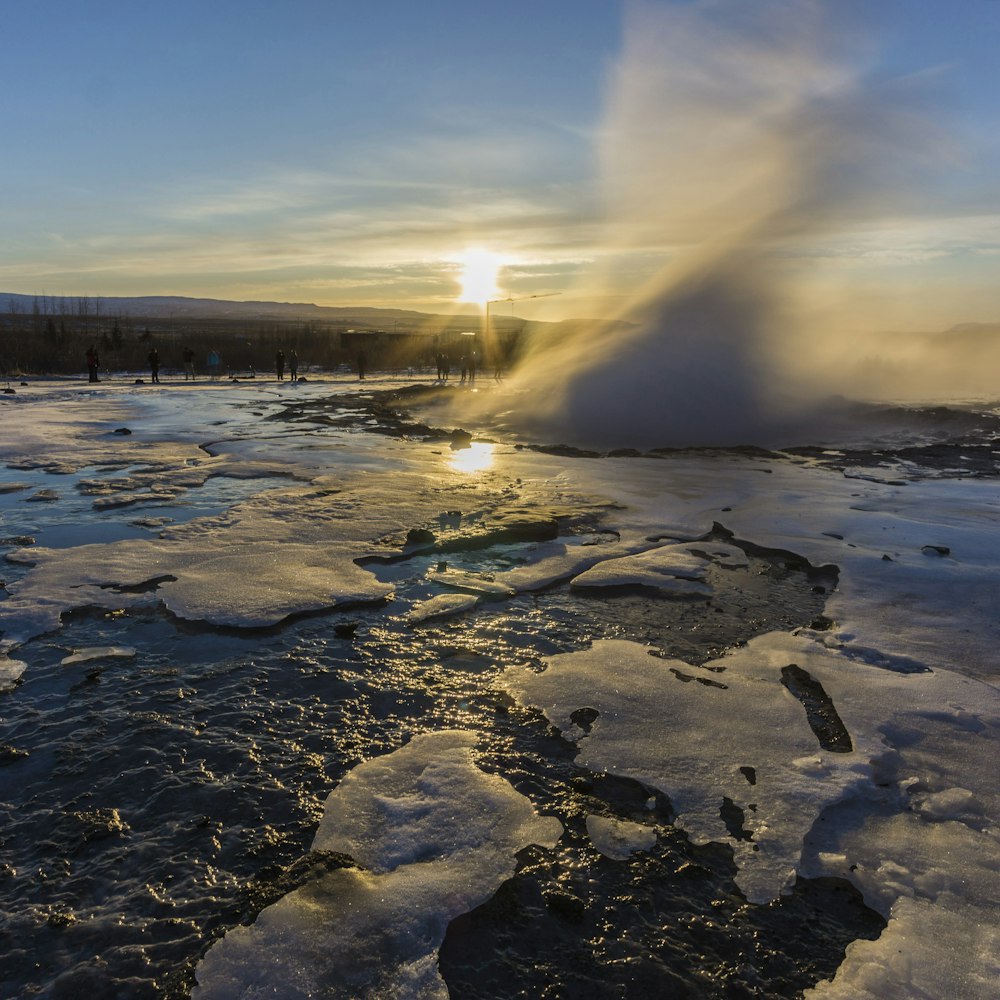 Plan d’eau au coucher du soleil