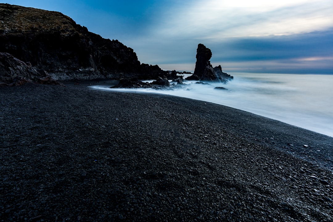 travelers stories about Shore in Black Sand Beach, Iceland
