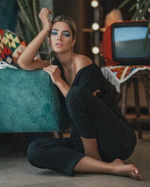 photography poses for women,how to photograph woman in black shirt and black pants sitting on chair