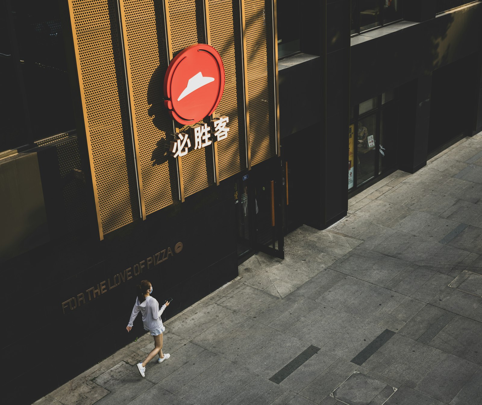 ZEISS Batis 40mm F2 CF sample photo. Man in white t-shirt photography