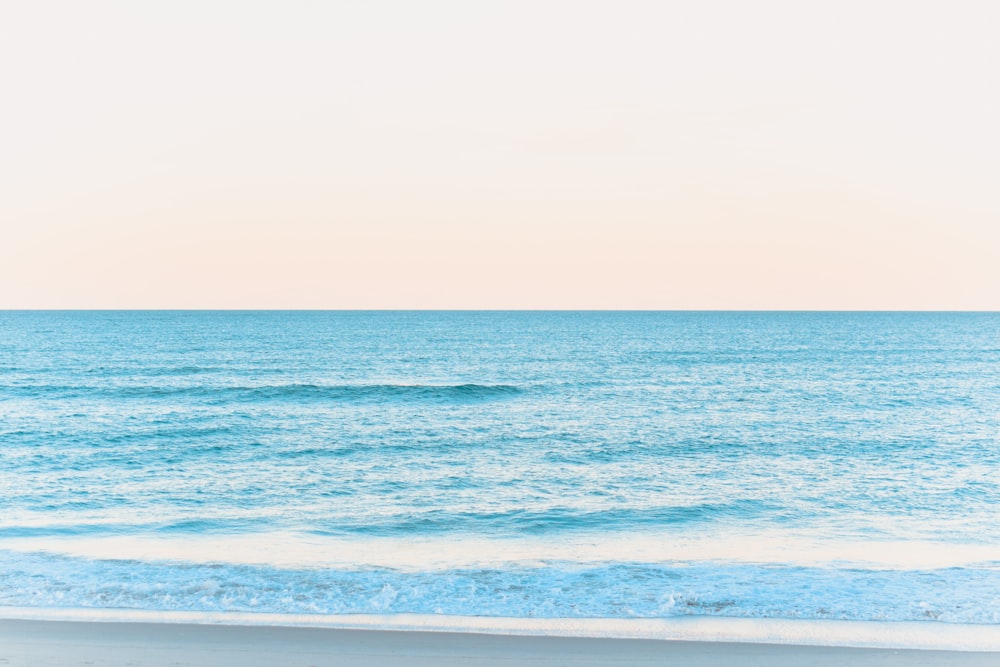 ocean waves crashing on shore during daytime