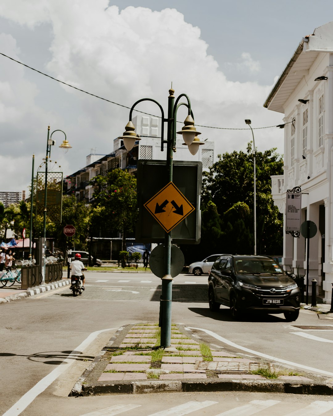 black car parked beside white building during daytime