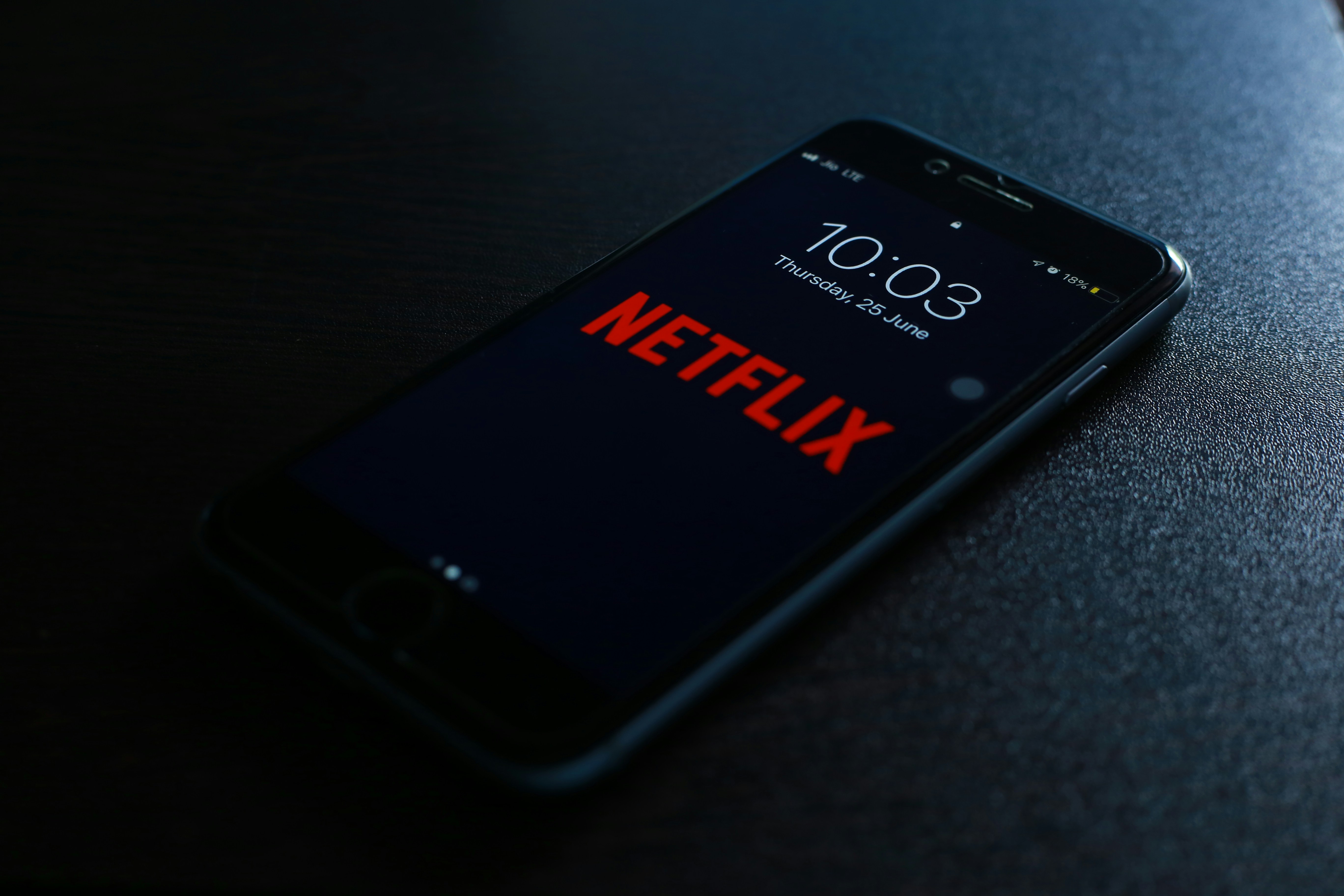 black samsung galaxys 7 edge