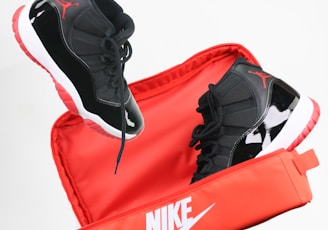 black and red nike basketball shoes