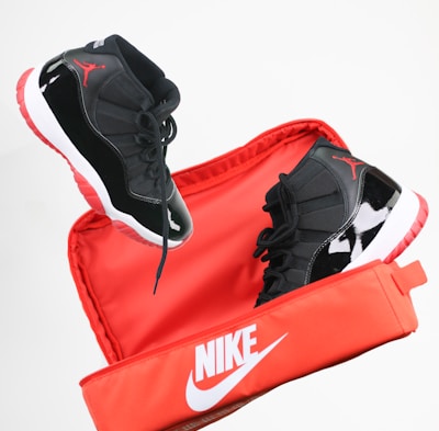 black and red nike basketball shoes