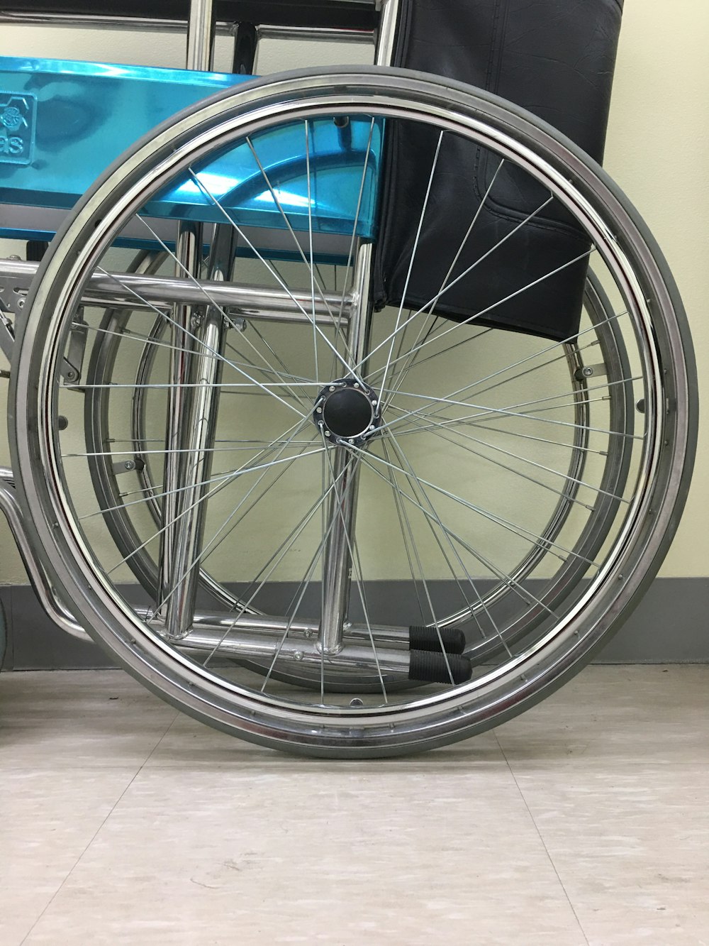 chrome multi spoke wheel with tire