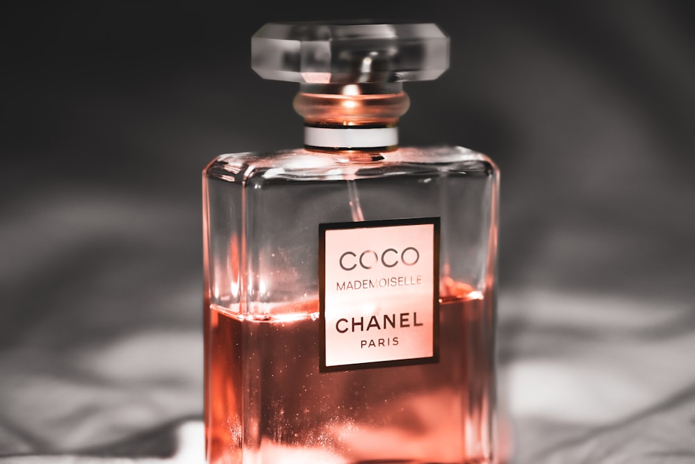 No 5 chanel paris perfume bottle photo – Free Paris Image on Unsplash