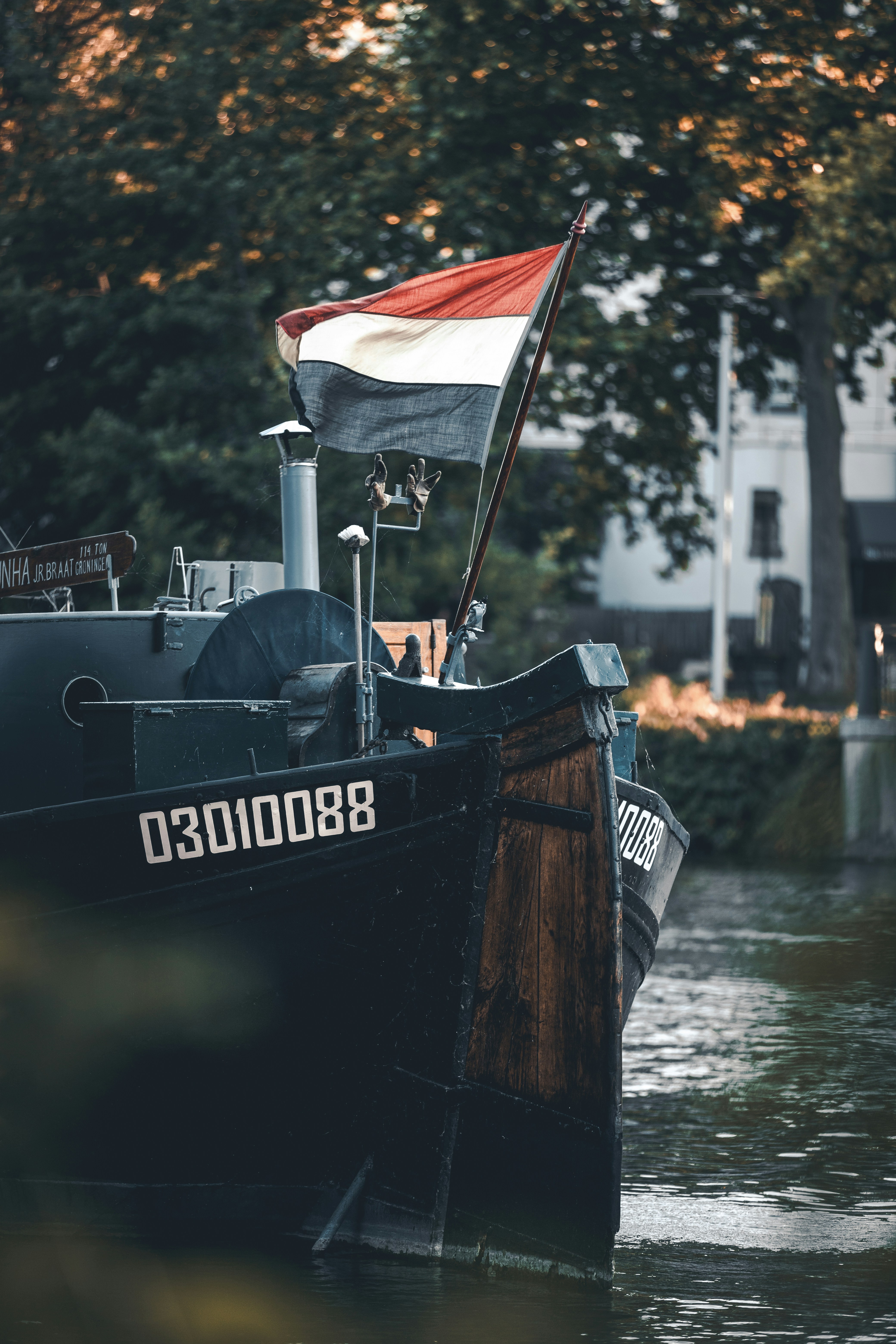 Fixed Vs. Folding Knives: Which One Should You Carry?