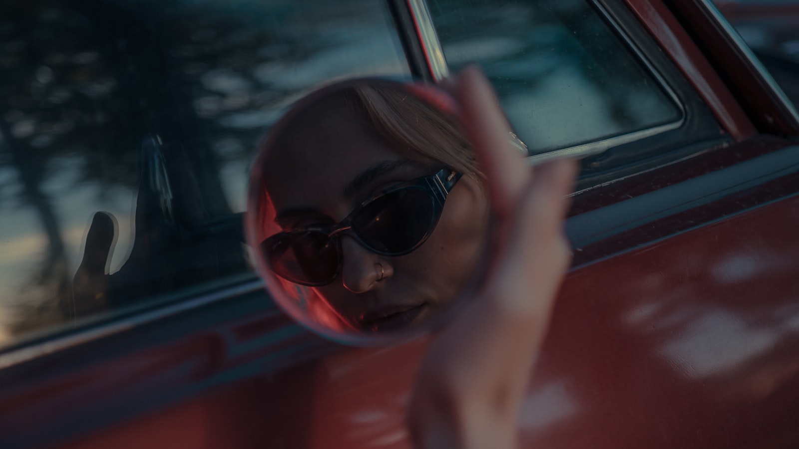 ZEISS Batis 40mm F2 CF sample photo. Woman in red sunglasses photography