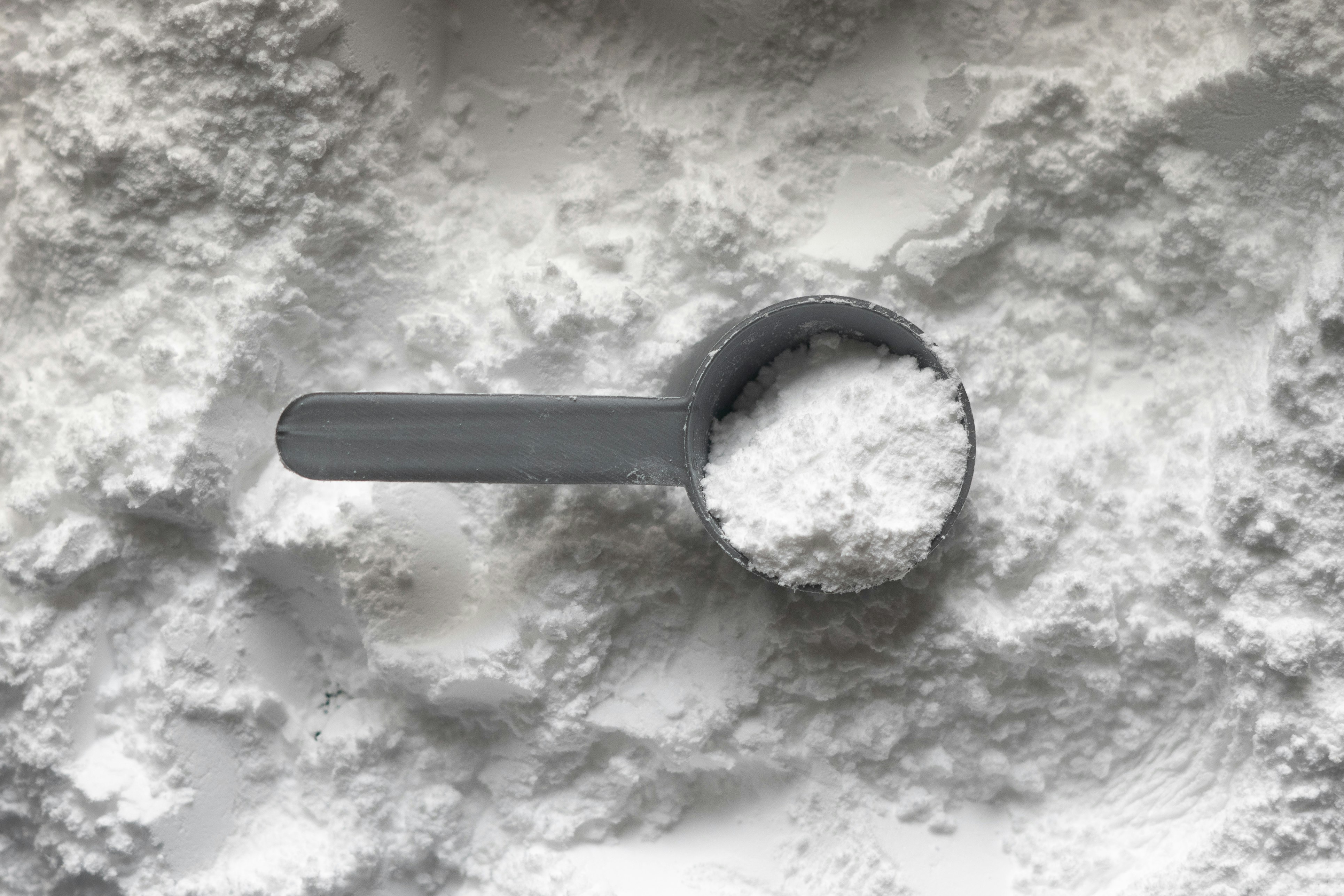 One scoop of white creatine monohydrate powder. A sports supplement that is well studied and researched within the health and fitness industry, it helps to increase strength, muscle mass and endurance.