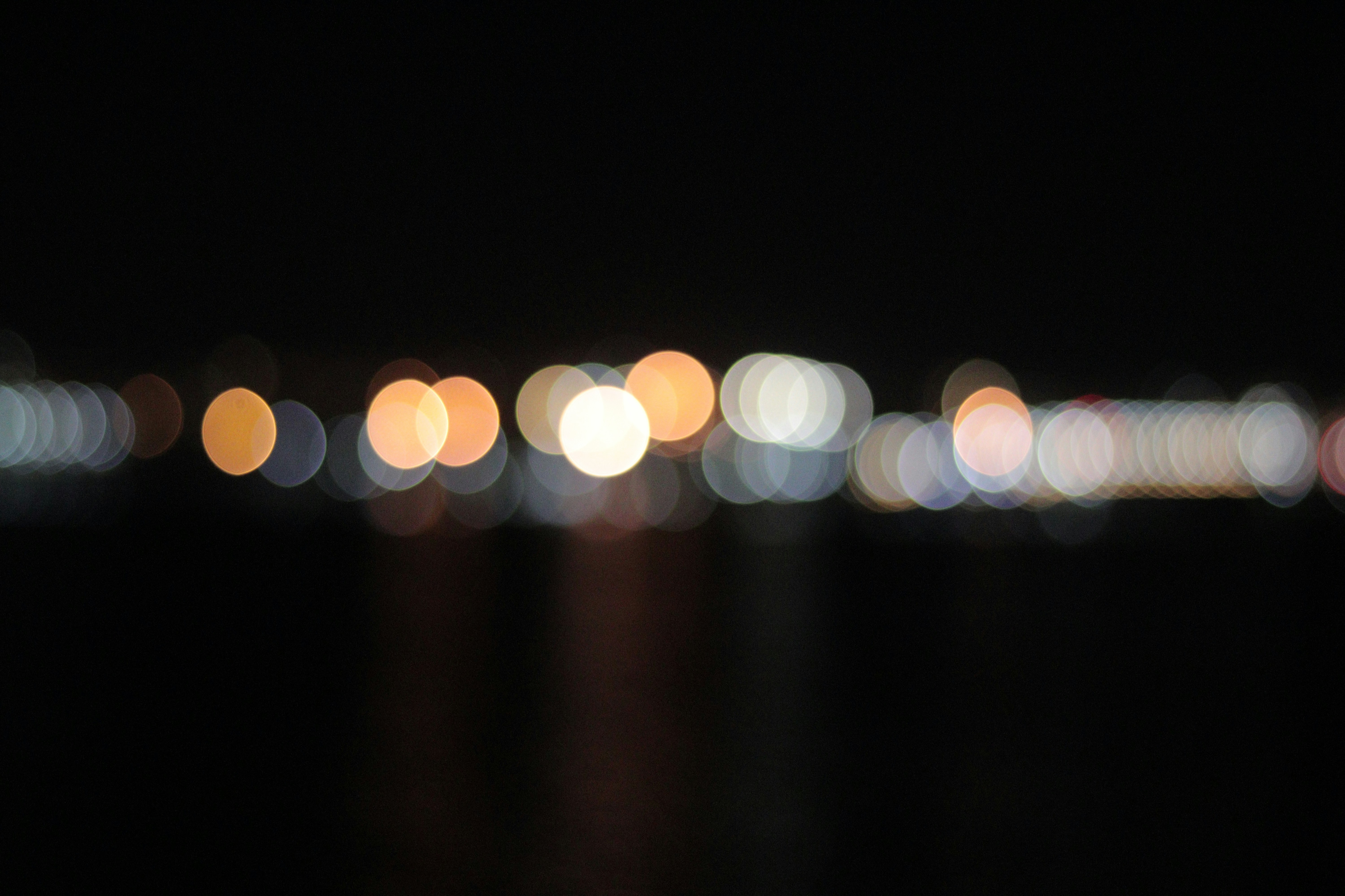 yellow and white bokeh lights