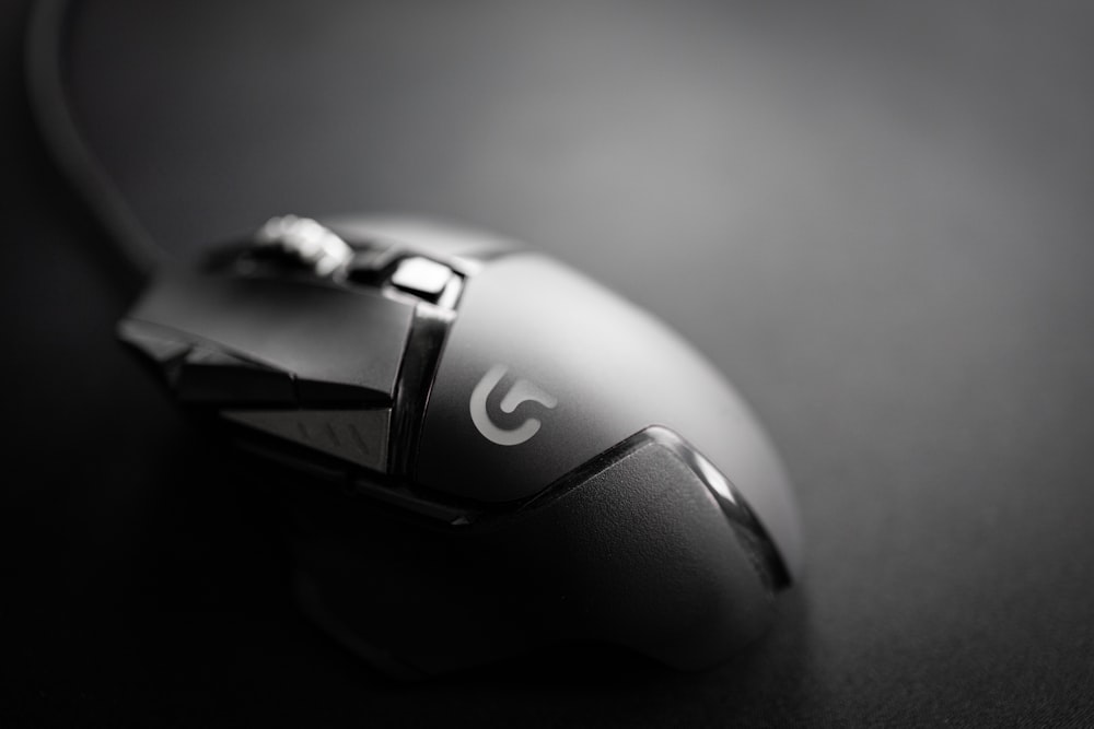 Black And Gray Dell Cordless Mouse Photo Free Grey Image On Unsplash
