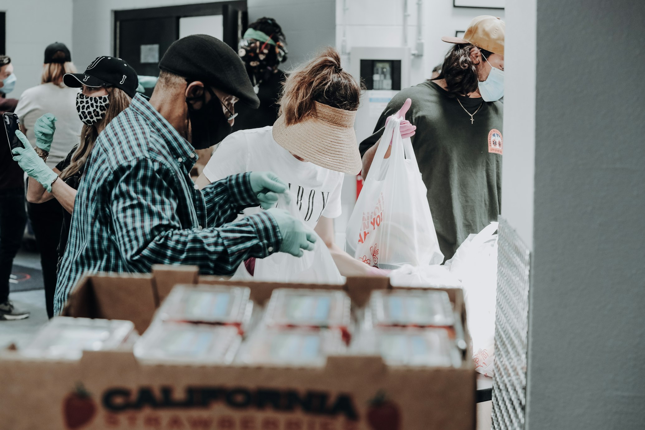 Volunteers distributing food