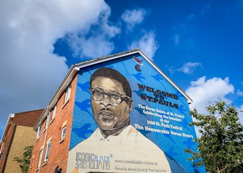 Photo 1593114856983 189468cca96d?q=85&w=350&h=300&fit=crop