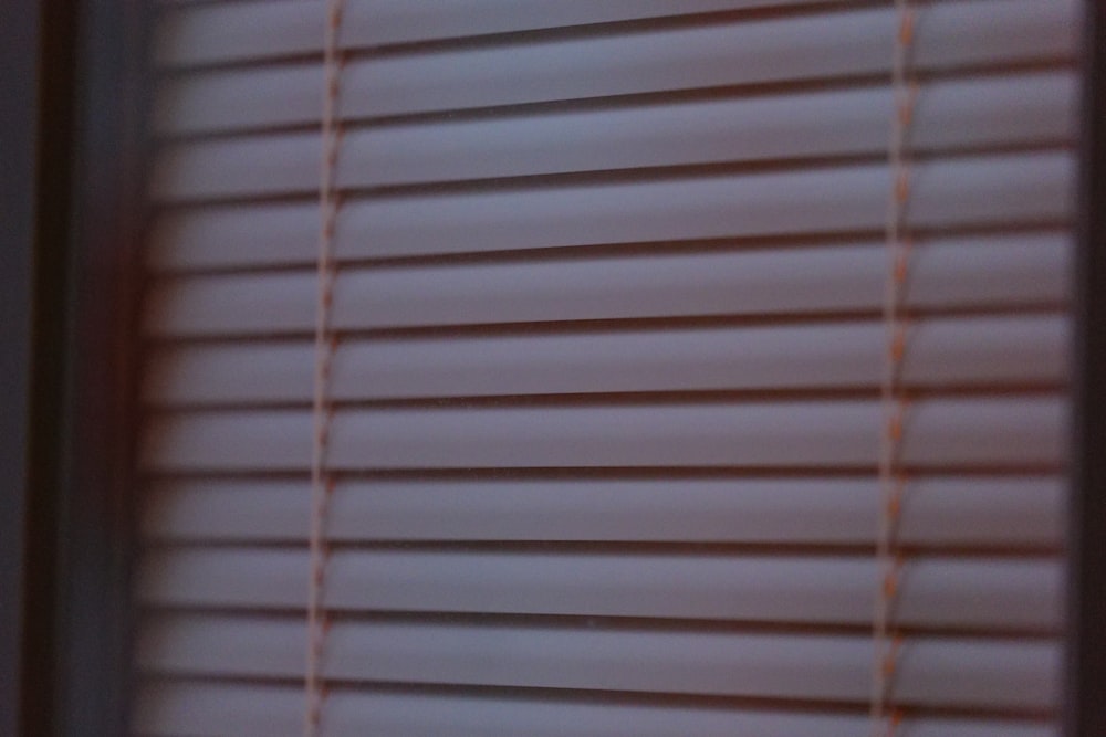 white window blinds during daytime