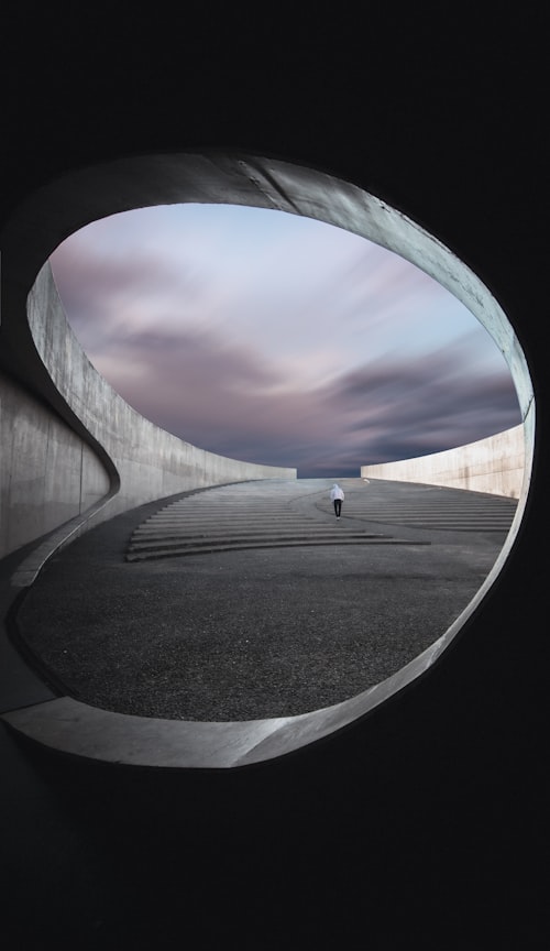 Editorial road study — Daniel Dalea on Unsplash