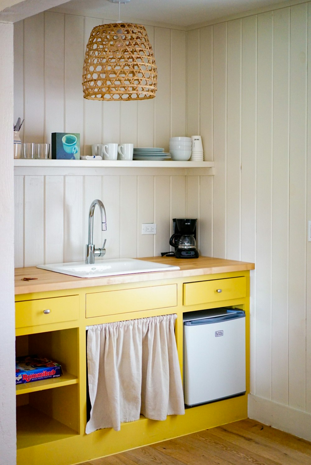 white and brown wooden cabinet