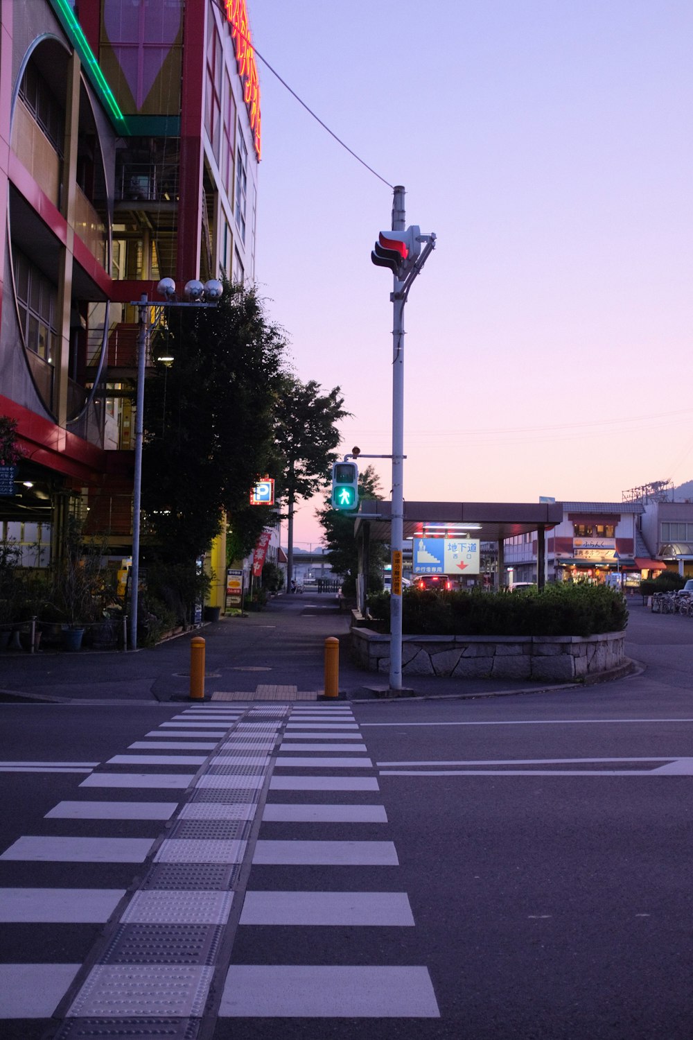 black traffic light on green light