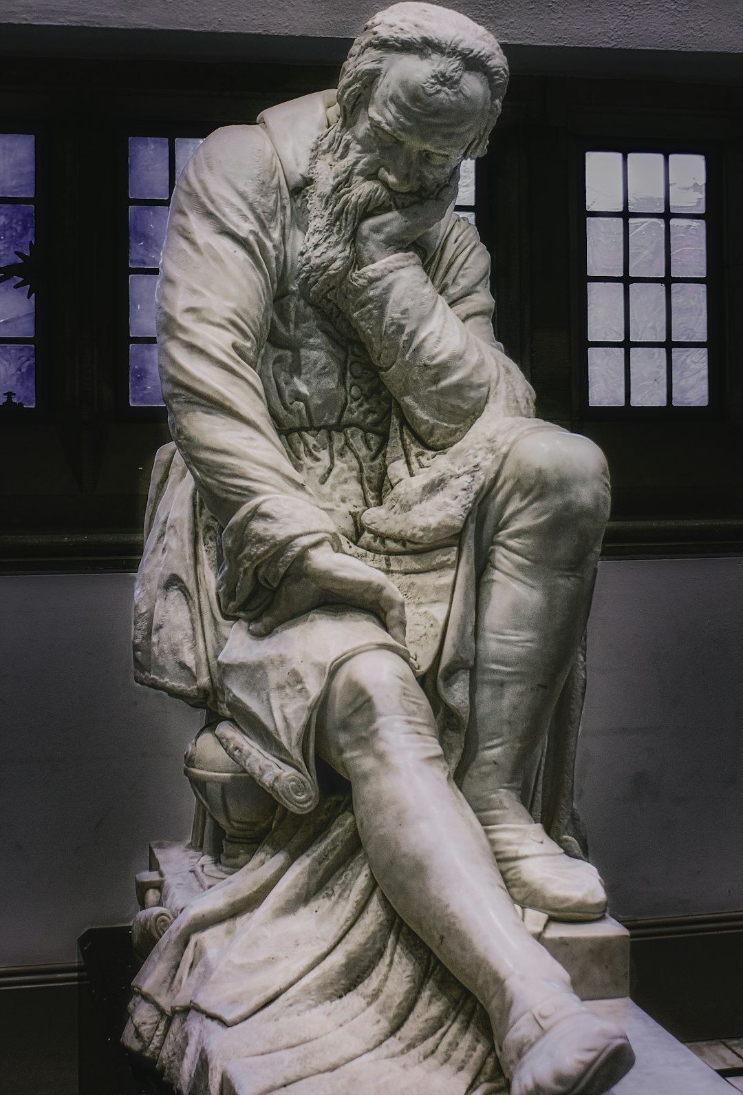 Marble sculpture of Galileo Galilei contemplating the nature of the universe Nov., 2019). 