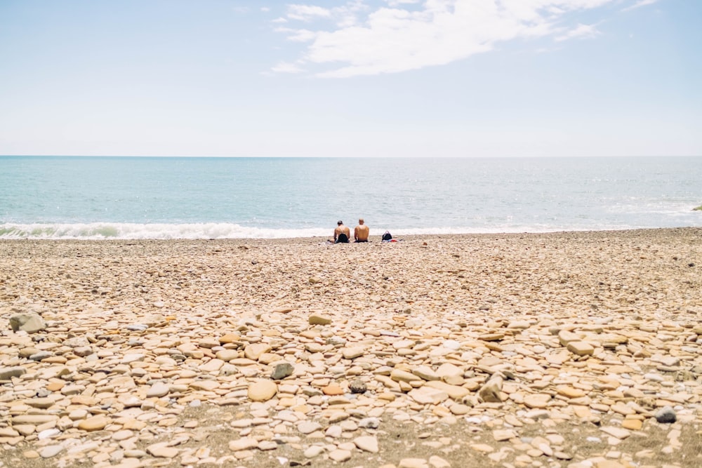 Menschen am Strand tagsüber