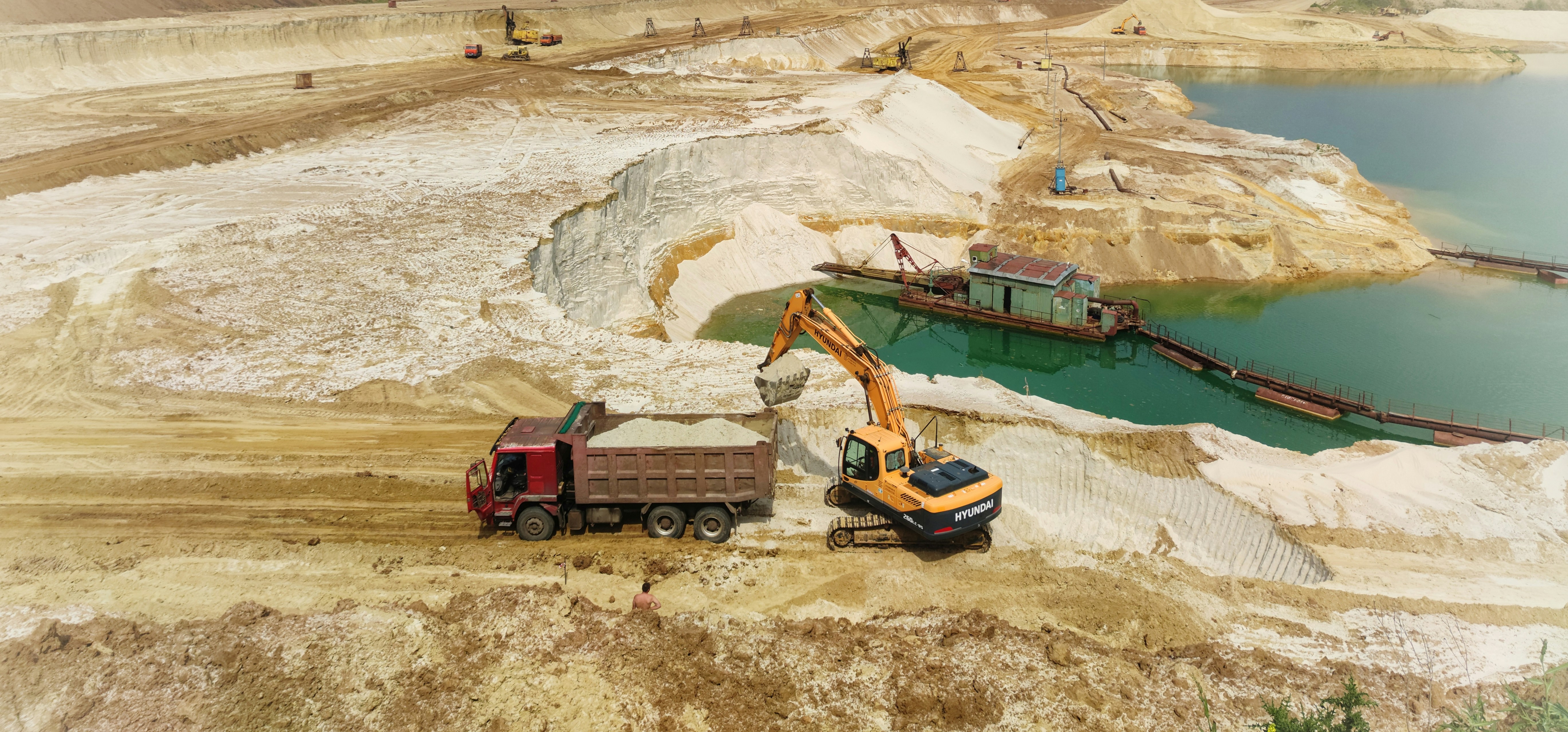 red and blue heavy equipment on brown sand during daytime, 