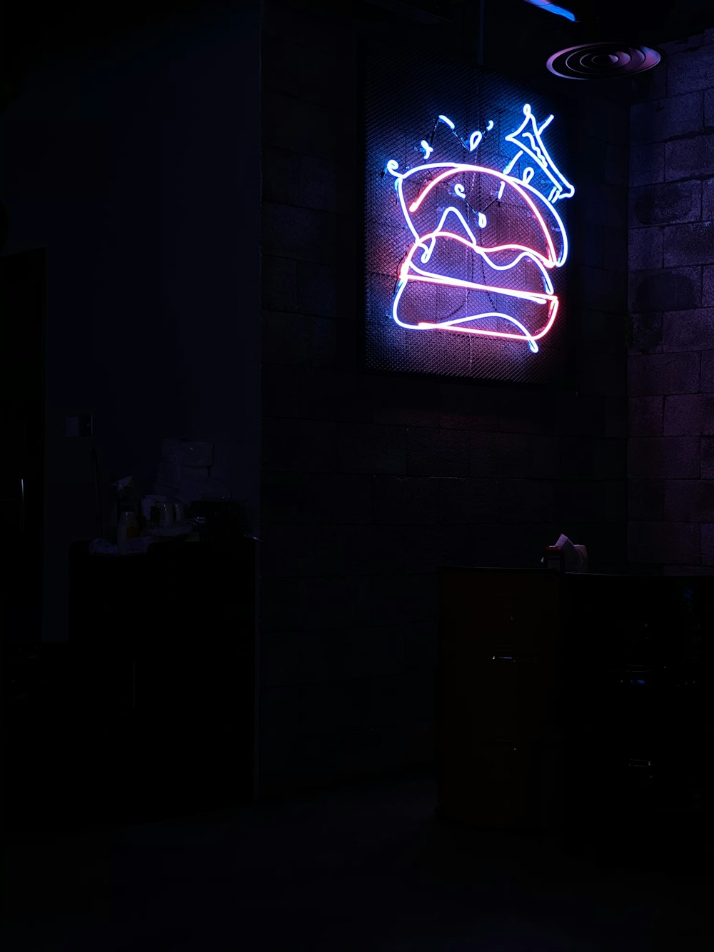 purple and blue neon light