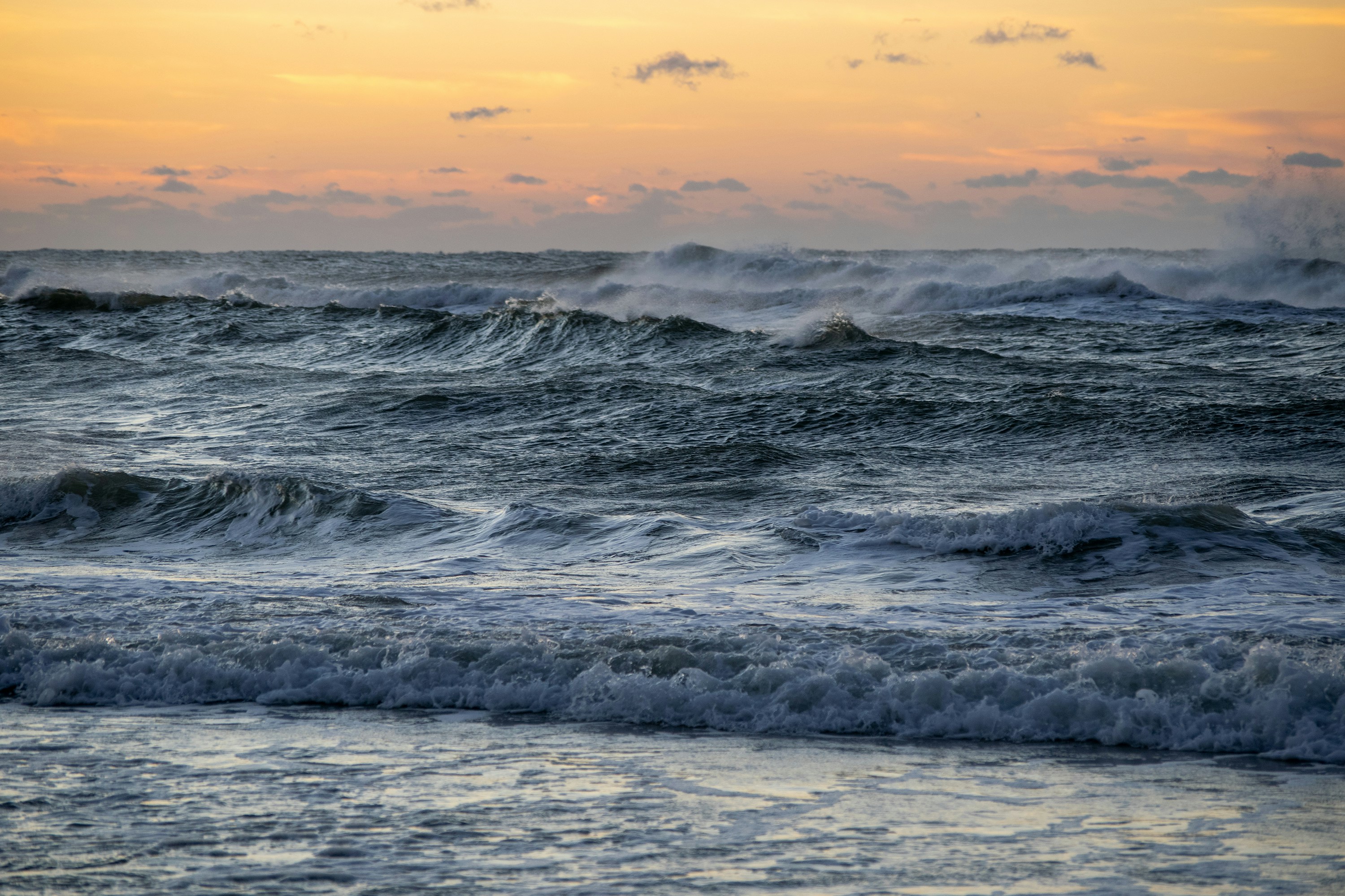 Breaking Waves Pictures | Download Free Images on Unsplash