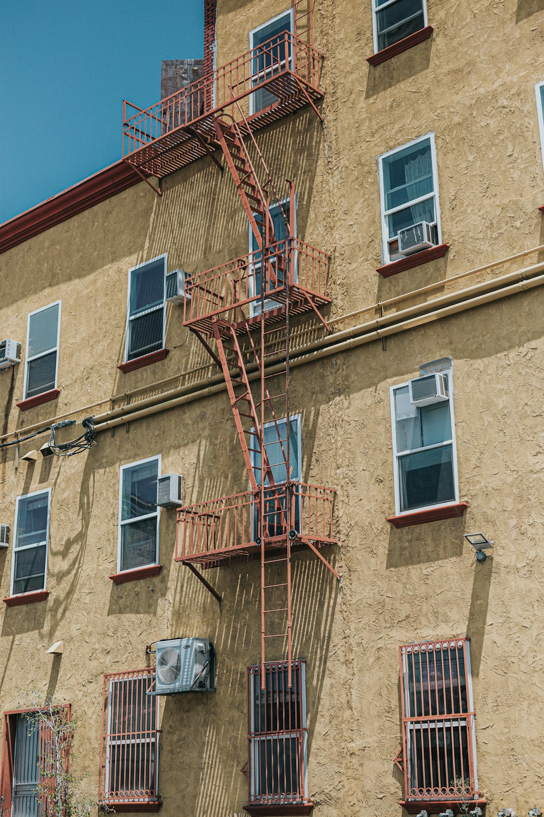 red metal frame near brown concrete building