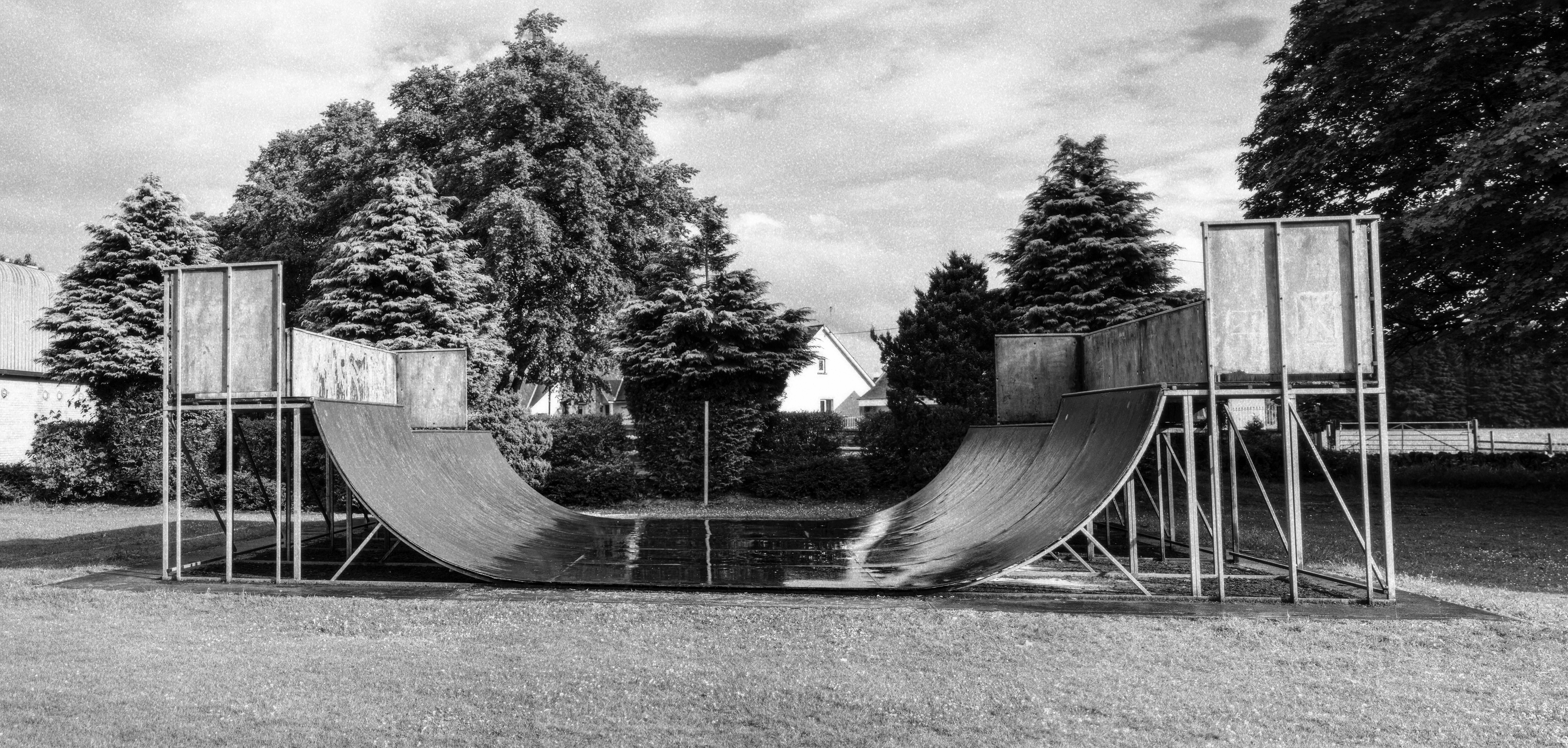 Spielplatz mit Tunnelrutsche