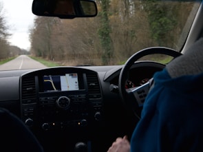 Screenshot of the Navixor web platform displaying real-time vehicle tracking on a map.