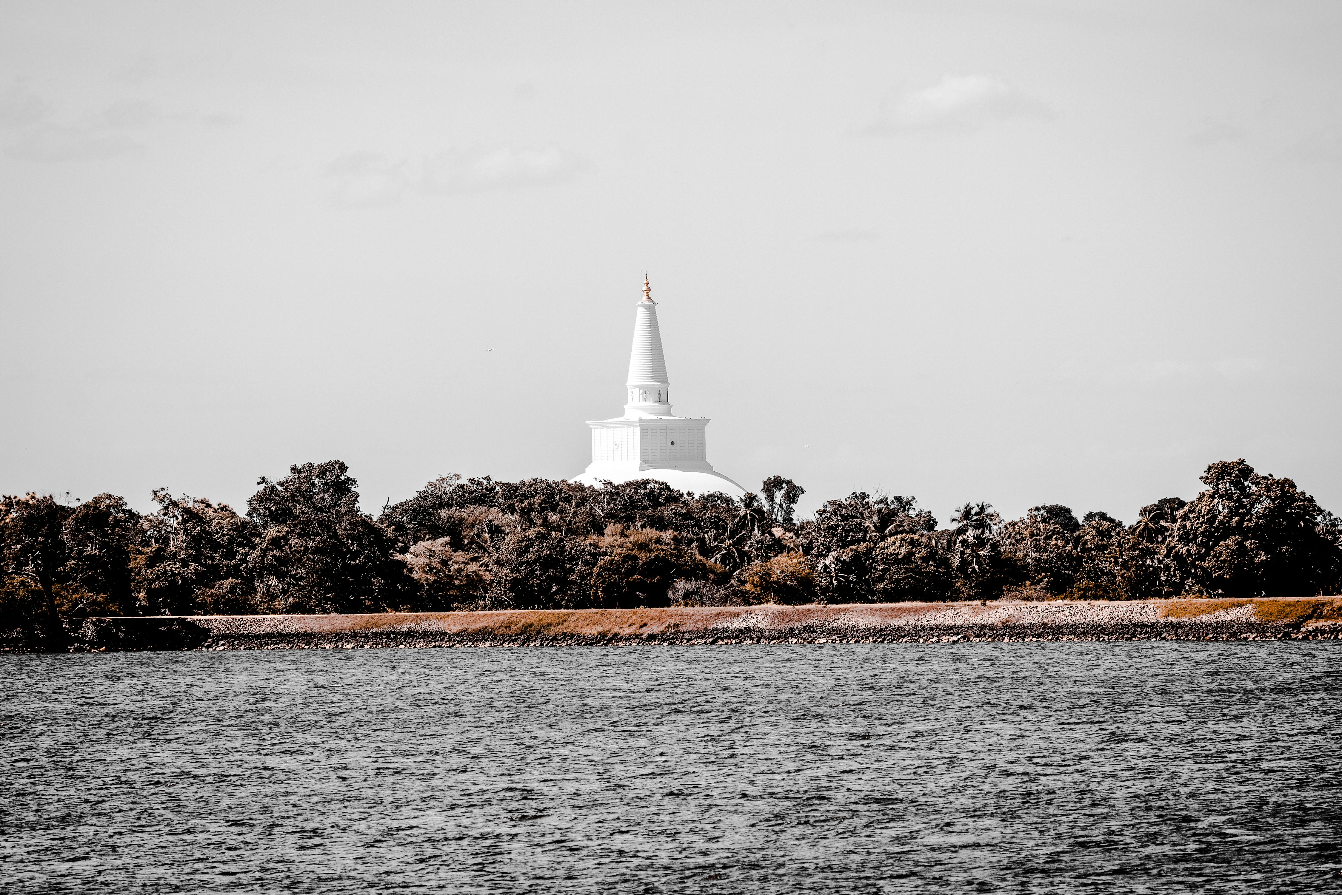 Ruwanwelisaya: Keajaiban Arsitektur dan Spiritual Sri Lanka