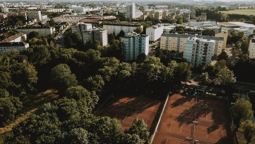 Vista aérea de los edificios de la ciudad durante el día