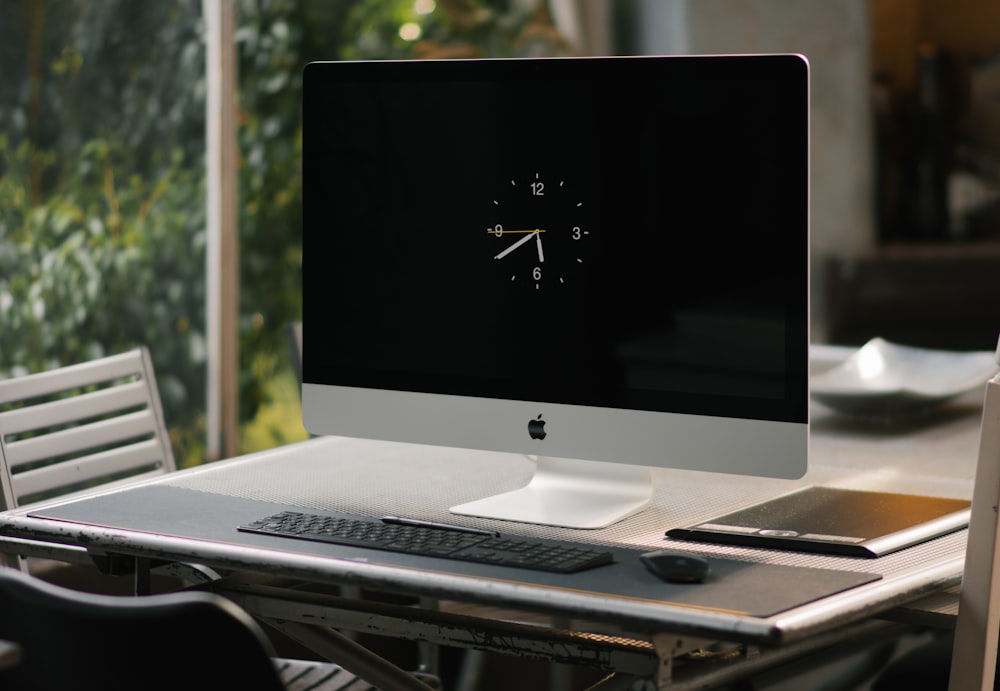 silver imac on brown wooden desk