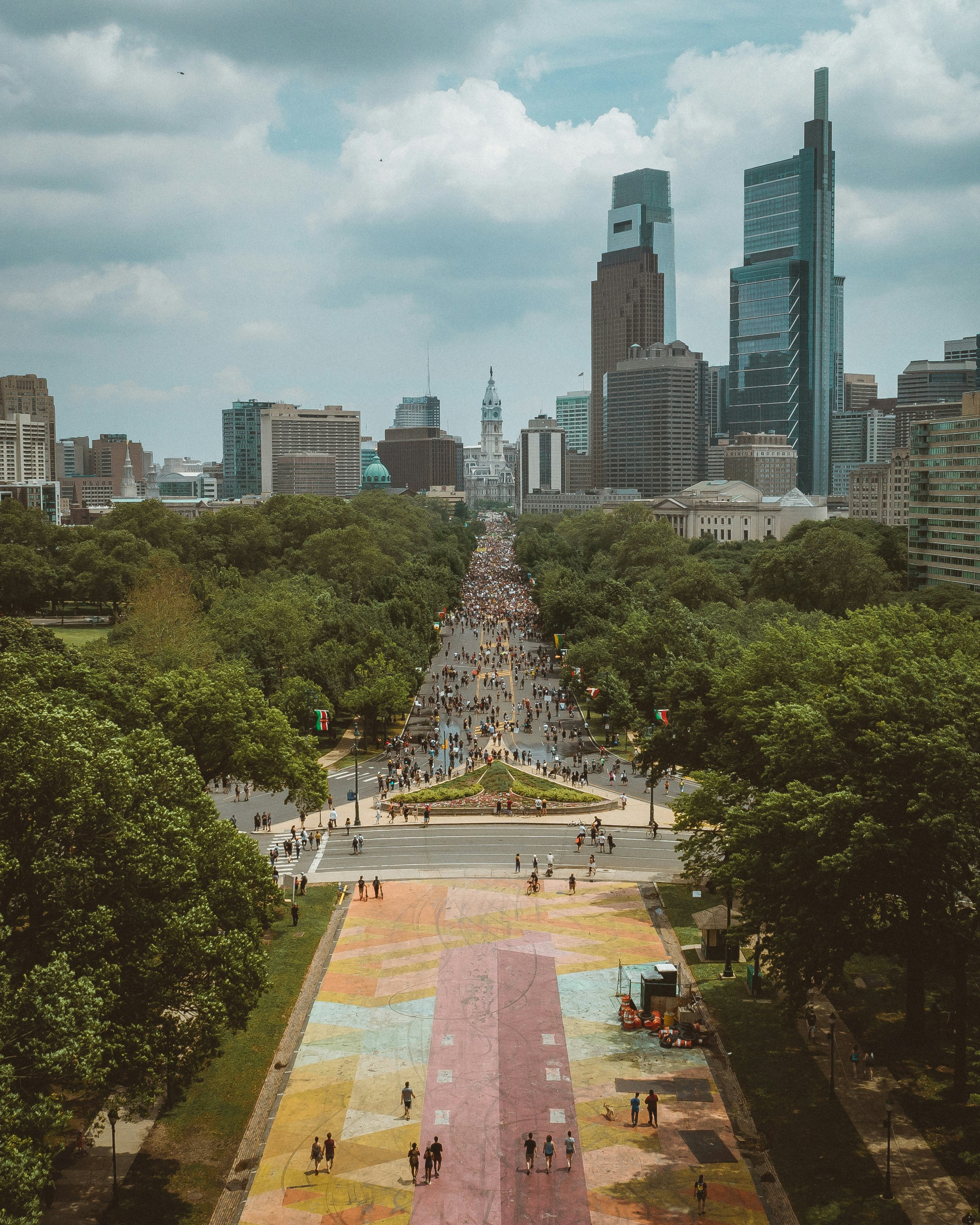 green trees and city buildings during daytime