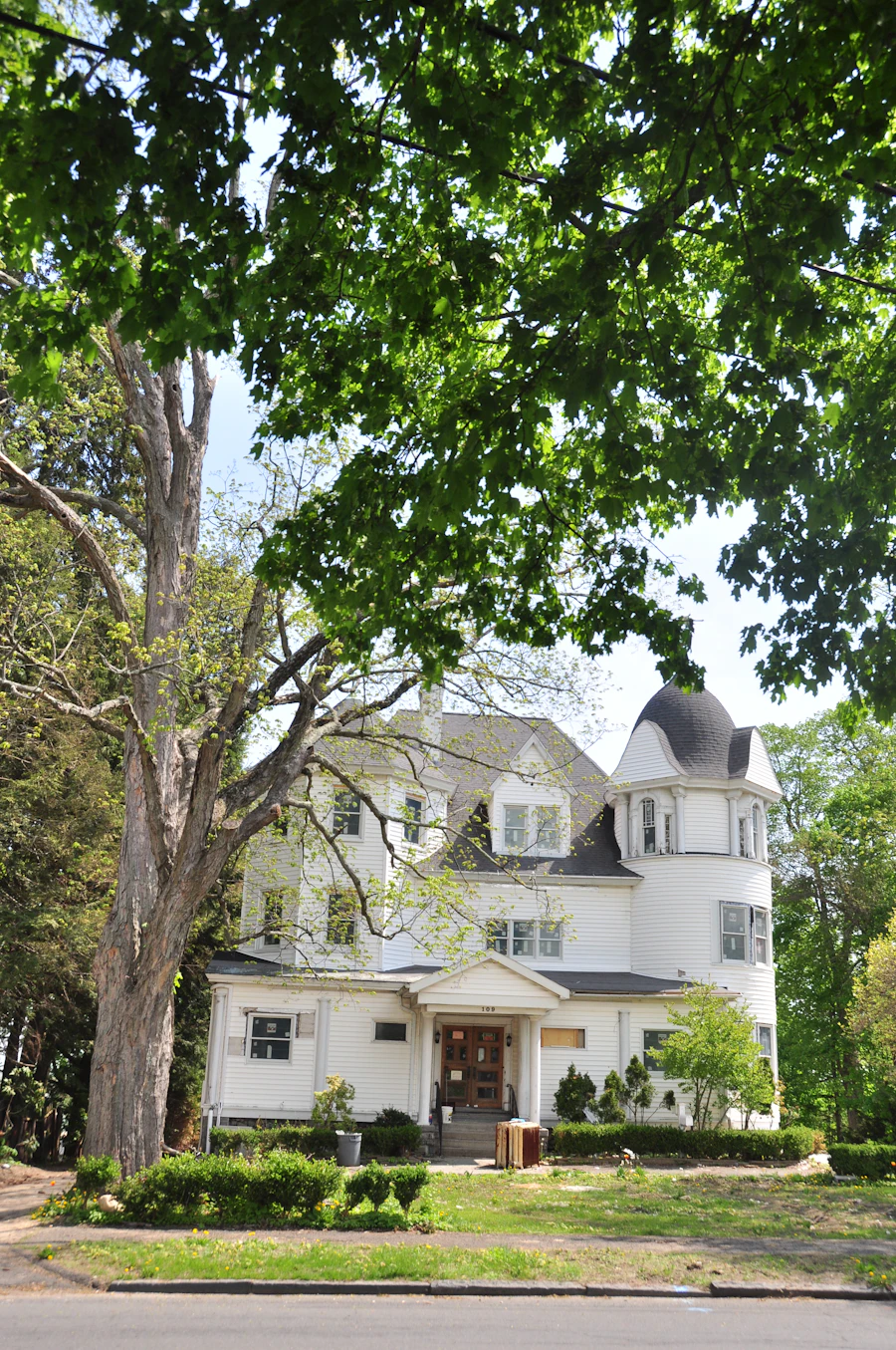 White Victorian colonial revival with turret — New Canaan