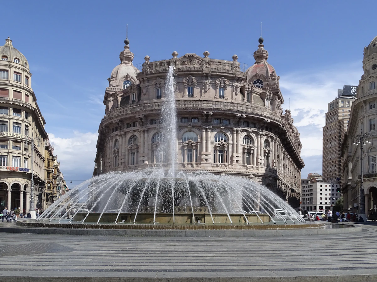 Piazza De Ferrari a Genova con la sua fontana