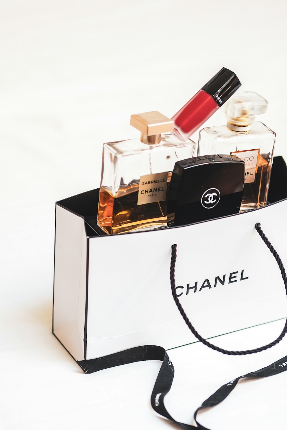 Chanel makeup set photo – Free Beauty Image on Unsplash