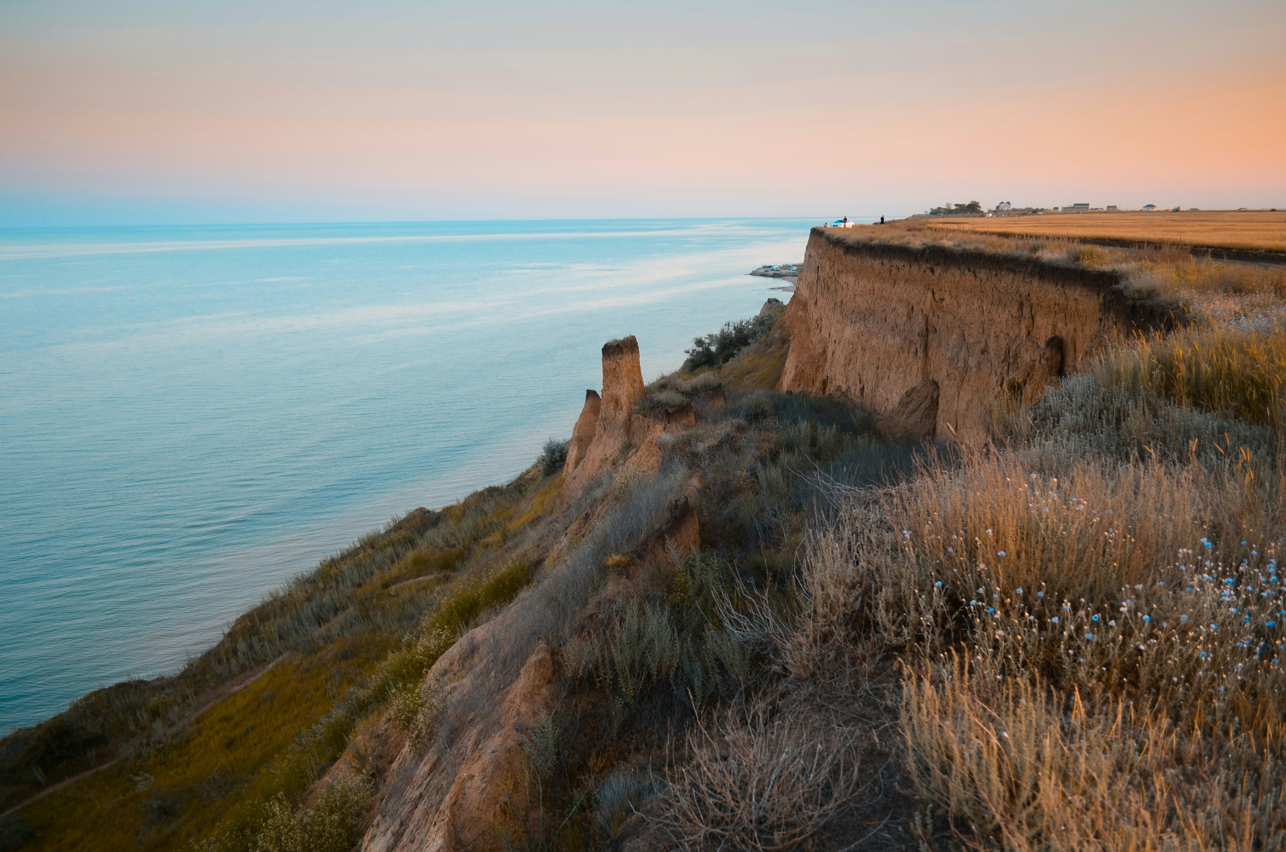 photo-1593436813548-3832076d4fd3