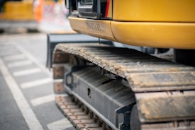 yellow and black train rail