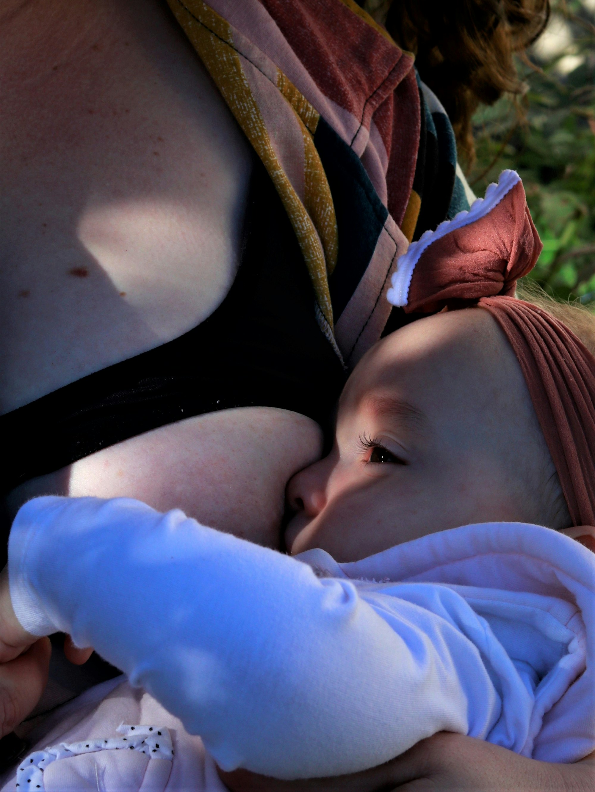 mother breastfeeding, baby breastfeeding