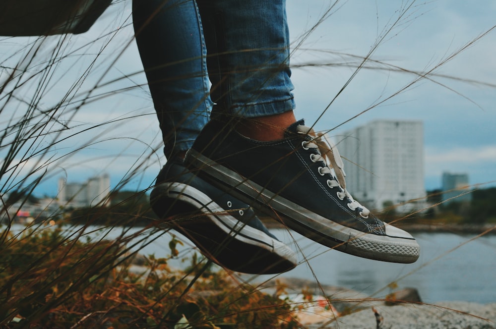 person in blue denim jeans and black and white converse all star high top  sneakers photo – Free Apparel Image on Unsplash