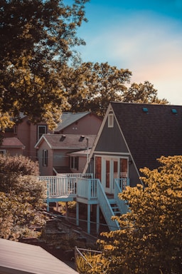 Cozy family house with garden and terrace in a quiet Vienna neighborhood.